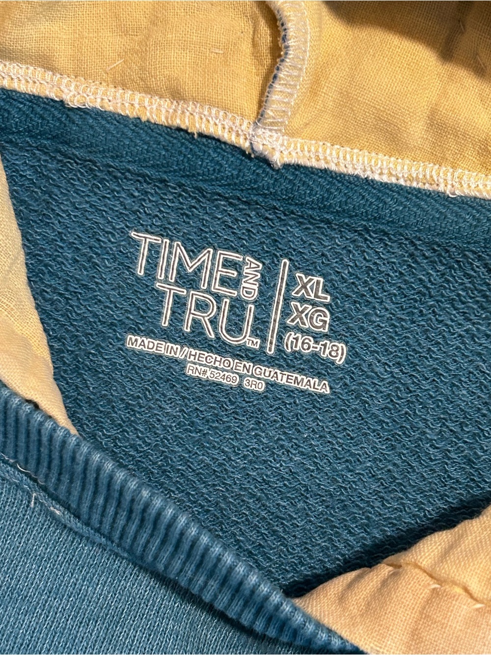 UP-cycled vintage quilt hoodie - Picture 7 of 7